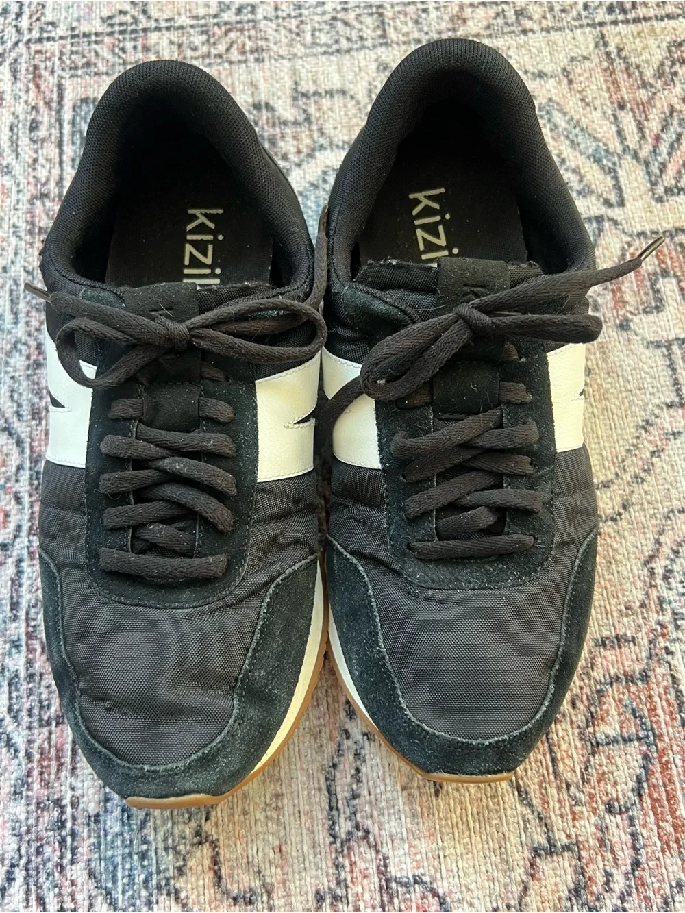 Kizik Milan Black and White Suede Hands-Free Sneakers Unisex Size 11.5 Women’s